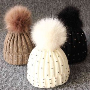 Filles belle kintted Pompon Bonnets Garçon Hiver Caps Bébé Chaud Paillettes De Fourrure Bonnet En Tricot Nouveau-Né Chapeau Polaire Crochet Caps Y21111