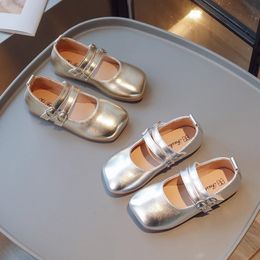 Girls Mary Janes Banda estrecha Gold Sliver Light Children Flat Shoes 26-36 Toe Fiest Fiest Flexible Spring Flexible Spring Zapato 240506