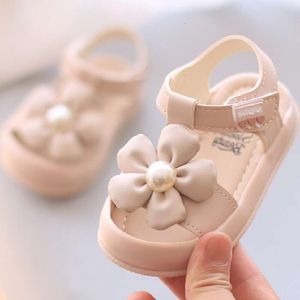 Nouvelle princesse d'été pour filles Baotou non glissade Chaussures de bébé pour enfants Soft Solemker Kids Sandals Utune L2405