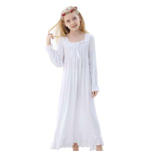 Girls Nachtjarig lange mouw Witte Pamas Dress Palace Princess Nightdress Night Wear For Kids Girl Pijama's Kleding L2405