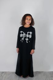 Girls Nightgown Long Manches Coton noir Coton avec un arc Plaid Enfants imprimés d'été et de printemps robes décontractées robes décontractées 240507