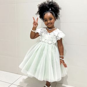 Vestidos de concurso de chicas de menta Little Flores de encaje para niños pequeños Vestidos de niña de té hasta la línea para bodas Vestido de fiesta de cumpleaños