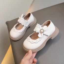 Meisjes Parels Casual schoenen Baby Childrens Soft Sole Bow Princess schoenen Little Lovely Heart Performance Shoes met kant 240326