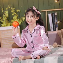 Filles Pyjama en soie rose définit les enfants à manches complètes Buttondown Pyjamas Toddler Sleepingwear Summer Spring Loungewearwear Tissu 240408