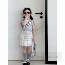 Meisjes prinseskleding sets voor kinderen cartoon konijn geprinte puff mouw t-shirt gelaagde kanten borduurwerk cake rok 2 van de zomer kinderen outfits z7497