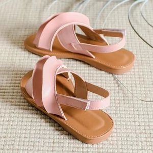 Meisjessandalen Burst 2024 Zomer roze schoenen met zachte zolen baby strandschoenen voor kinderen 240301
