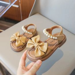 Filles sandales princesse chaussures mignonnes arc perle bébé fille douce talons plats mode enfants plage beige jaune noir 240410