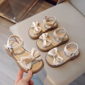 Filles sandales d'été Chaussures de perles de childrens Petite fille Princesse Chaussures Bow Soft Sole Baby Sandales 240527
