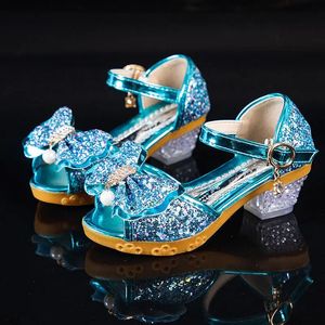 Filles sandales d'été pour enfants Princesse Chaussures petites filles à talons à talons à talons à nœuds sandales cristales robe de fête de fête 240422