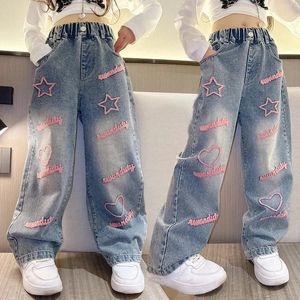 Pantalon de jambe large pour les filles avec design coeur Star Design décontracté pour enfants en vrac Fashion Long Jeans Enfants de style coréen pantalon 240418