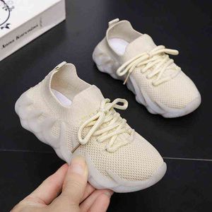 Meisjes schoenen zomer 2022 nieuwe kinderschoenen mode sportjongens casual schoenen rennen ademende sneakers hot in kinderen niet-slip G220527