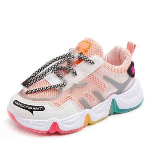 Zapatillas de deporte para niñas 2021 Rainbow Patchwork Moda transpirable Luz Suela suave Zapatos cómodos Zapatos antideslizantes para niños Zapatillas de deporte Casual G220517