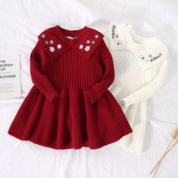 Girls printemps 2023 Nouveau revers broderies Baby Knitwear Tirover chaud pour 1 à 7 ans Pulls de fille L2405