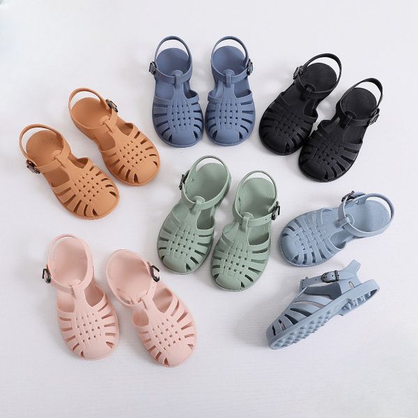 Sandalias huecas de suela suave y elegantes para niñas, zapatos de gelatina de fondo plano, zapatos para caminar para bebés, perfectos para las aventuras de los pequeños exploradores