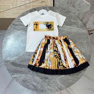 Costume fille marque vêtements design haut en coton motif brodé haute qualité Tshirt jupe plissée imprimée classique deux pièces G220810