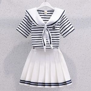 Girls Summer Casual Striped Sailor Collar Suisse à manches courtes 4 6 8 10 12 14 ans Girls JK Style Topsskirts 2pcs Sets 240430