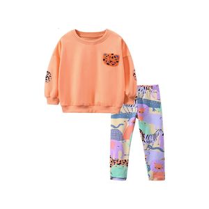 Girls Sweater Pak Spring en Autumn Clothing Kids Leuke geborduurde beer lange mouwen Tops Printed Bottoms 2 Sets Infant Trend 240403