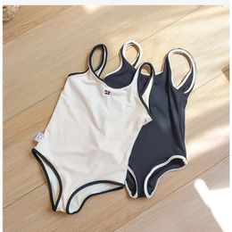Meisjes zwemkleding snel droge zonbescherming babyriem badmode meid mouwloze backless een stuk zwempak bikini's 240409