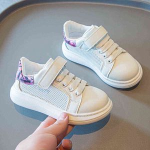 Meisjes witte gaas sport schoenen 2022 zomer kinderen mode pu ademende unisex haak lus sneakers voor jongens kinderen ronde-teen flat G220527