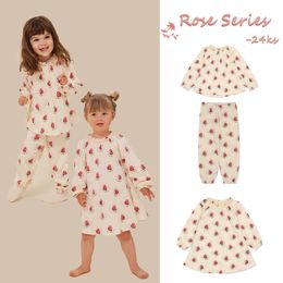 Girls Année 2024 KS ROSE PRINCESS ROBLE ENFANTS JUSTE T-shirt imprimé mignon Pantalon Baby Doft Robe Childrens Casual Clothing Set 240428