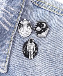 GIVE ME SOME SPACE Galaxy Astronaut Planet Raumschiff Mond Emaille Brosche Starry Legierung Abzeichen Pin Frau Schmuck Geschenk Anime accessoire9023449