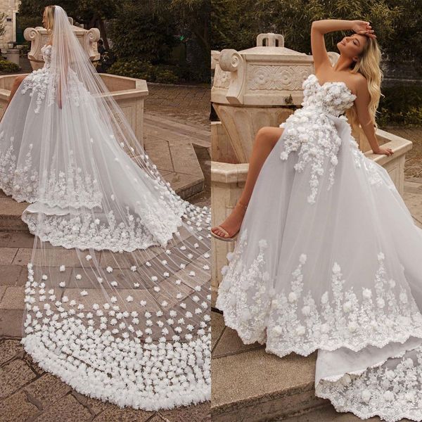 Vestidos de novia glamorosos de una línea Sin tirantes Sin mangas Solicitantes de flores en 3D Vestido de capilla dividido sin espalda Vestido de novia de talla grande hecho a medida Vestidos De Novia