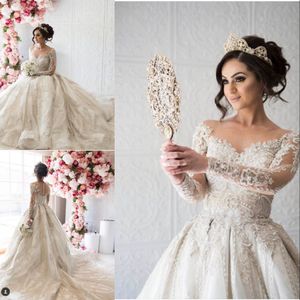 Glamoureuze Kant Baljurk Trouwjurk Sheer Juweel Hals Lange Mouwen Beaded Pearls Applique Bridal Dress Charming Chapel Train Trouwjurken