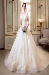 Glamoureuze witte baljurk trouwjurken met strik luxe kralen kristal off-shoulder elegante koninklijke trein bruidsjurk6823474
