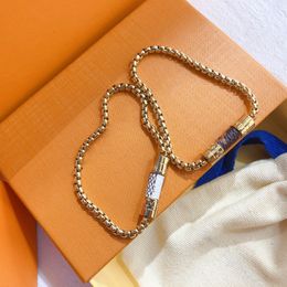 Glamour -sieraden Fashion Link Chain Twee kleuren armbanden gepersonaliseerd ontwerp goud glitter honderd match basis voor vrouwen ontwerparmbanden
