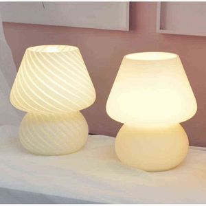 Glazen led bureaulamp voor slaapkamer bedmeer Koreaanse ins -stijl gestreepte champignon tafellamp decor schattig glas doorschijnende bedlamp H220423