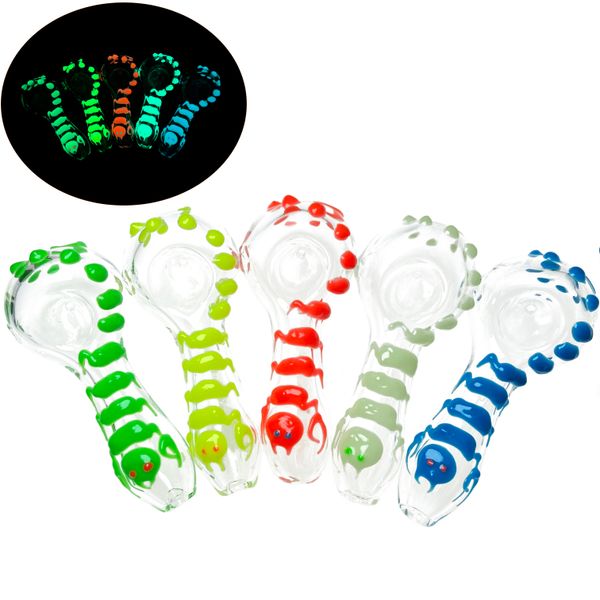Pipa de mano de vidrio que brilla en la oscuridad Pipas de cuchara para fumar de 4 pulgadas Quemador de aceite Pyrex Tazón de tabaco de escorpión soplado a mano Bong