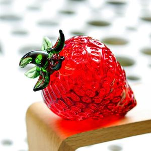 Glasrode aardbei -beeldboden Kristal Fruit Verzamelbaar kunstglas miniatuur ornament tafelbureau Papergewicht glazen woningdecor 231222