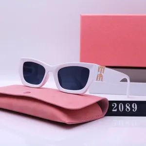 Lunettes de soleil Miu pour femmes, monture de styliste, noir et miel Havane, gris foncé Bro