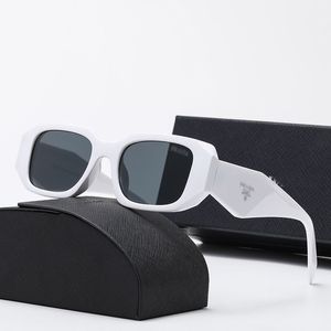 Diseñadores de gafas Hombres de lujo Marco Papel Clásico Marca Retro Mujeres Gafas de sol Gafas de diseñador Marco de PC Gafas de sol Mujer con gafas de caja Diseñadores Gafas de cabeza