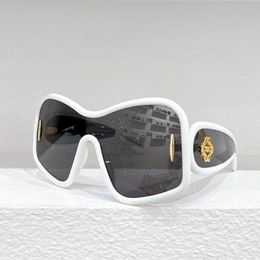Lettre de lunettes populaire pour les lunettes de soleil designer pour femmes lunettes de soleil en métal de mode avec boîte 6color