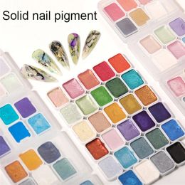 Paillettes 32pcs pigment à ongles solide Aurora nail nail art palette métallique avec pinceau de peinture de brosse Draquez des ongles en poudre