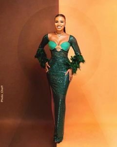 Glitter Groene Pailletten Mermaid Avondjurken Mode Stijl Sexy Side Split Feathers Lange Mouwen Prom Dress Custom Made Partyjurken