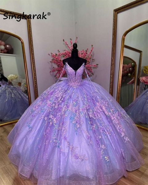 Glitter Lavender Princess Quinceanera Robes avec des paillettes d'épaule à l'épaule des applications florales perle la colonne 15e bal de bal Sweet