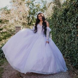 Glitzerndes, leichtes Lavendel-Quinceanera-Kleid, herzförmig, schulterfrei, Perlen, Kristallfedern und Pailletten, formell für 15-jährige Mädchen