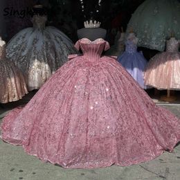 Glitter roze lieverd glanzende quinceanera -baljurk van de schouder kanten kralen kristal tull Mexicaanse zoete 16 jurken 15