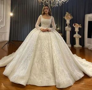 Robe de mariée à paillettes 2024 Princesse Ball Bow Square Nou Pouffle Sleeveves longs Sequins Lace Pearls Dubai Bridal Robes Robe de Mariee