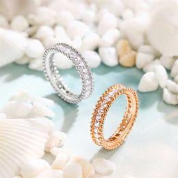 Anneaux de bijoux de luxe de mode mondiale pour couples Round perle anneau femme Silver Style avec un van commun
