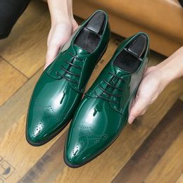 Glanzende ontwerper puntige groene zwarte brogue oxford schoenen voor heren formele bruiloft prom jurk homecoming zapatos hombre mal