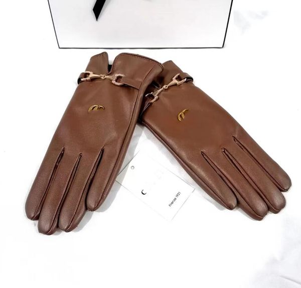 Guante de lujo a prueba de viento cálido de calidad superior de cuero de diseñador cinco dedos guantes mujeres corto polar engrosado guante vintage moda sólido guantes simples gg01