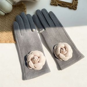 Gants 2024 Nouveaux gants de créateur en cuir pour femmes, mitaines d'hiver en laine pour femmes, réplique officielle, qualité de comptoir, taille européenne, qualité T0P