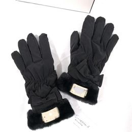 Gants Designer Automne Et Hiver Chaud En Peluche Coupe-vent Mitaines À Cinq Doigts Fourrure Intégrée Plus Velours Daim Antidérapant Cyclisme Lettre Gants De Marque