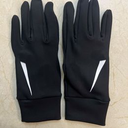 Guantes guantes de diseño Entrenamiento de fútbol de invierno lujo para hombre Guantes de cinco dedos montañismo montar guantes de pantalla táctil a prueba de viento resistente al desgaste frío cálido