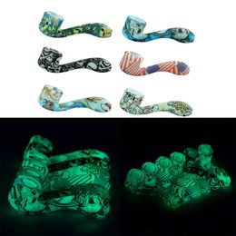 Glow In The Dark Pipe à fumer 4,6 pouces Impression par transfert d'eau 7 Pipes en silicone en forme de mot Tabac Pyrex Bang mignon coloré avec bol en verre amovible