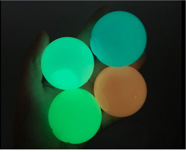 Party Favor Glow in The Dark Boules de plafond collantes Balle anti-stress pour adultes et enfants Glow Sticks Squishy Toys