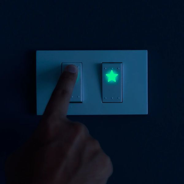 Glow In The Dark Wall Switch Autocollants Fluorescent Light House Power Key Électrique Décorer Chambre D'enfants Étoile Lune Espace Fun Home 240111